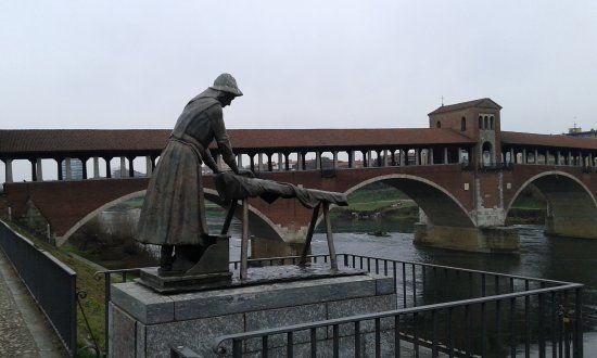 Statua della Lavandaia